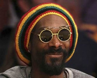 Snoop Dogg with a Bob Marley hat